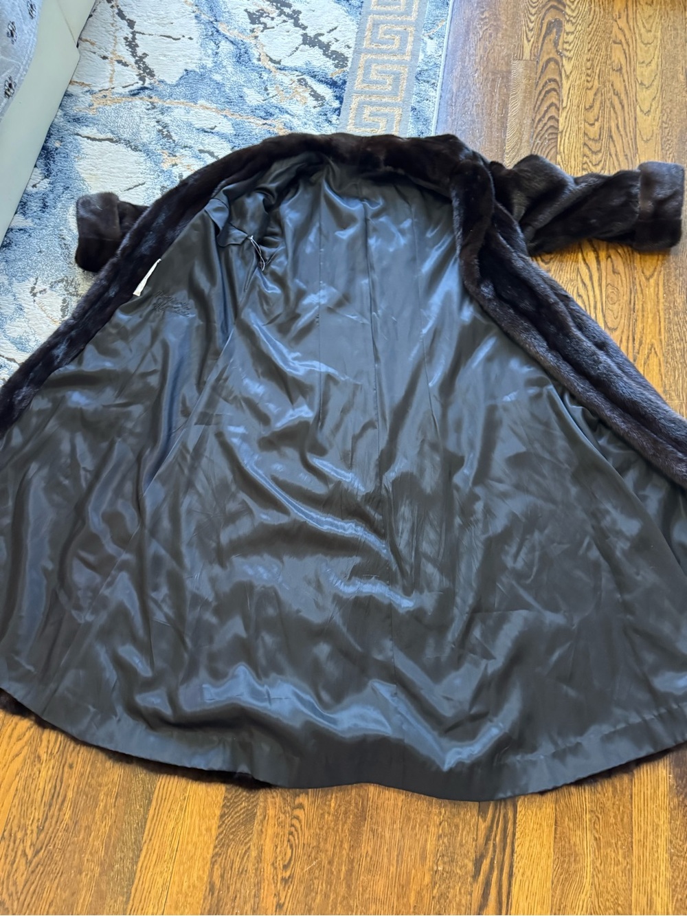 Guy Laroche black ranch natural mink Fur Coat - Picture 10 of 17